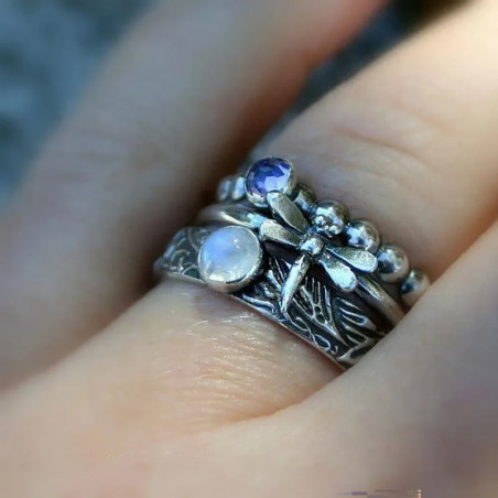 Vue Portée de la Bague Libellule Aurore Mystique