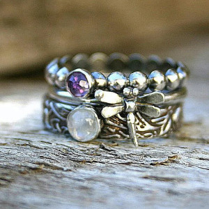 Vue face de la Bague Libellule Aurore Mystique