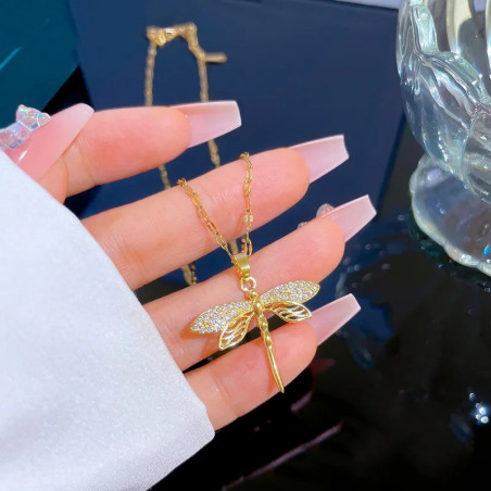 Vue de face Collier Libellule Éclat Doré
