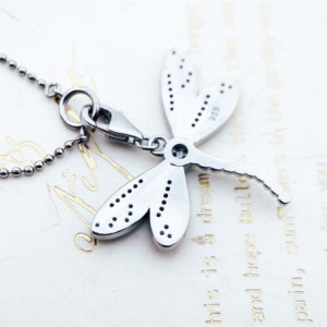 Vue arrière Collier Pendentif Libellule 'Lueur Matinale' en Argent Sterling 925