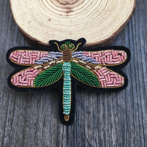 Patch Libéllule brodée avec fils de soie - 7.5cm x 5.5cm - couleur rose