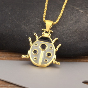 Collier Pendentif Coccinelle Design Vintage