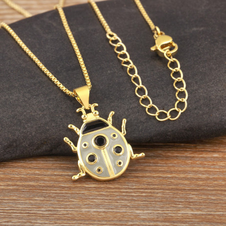 Vue détaillée Collier Pendentif Coccinelle Design Vintage