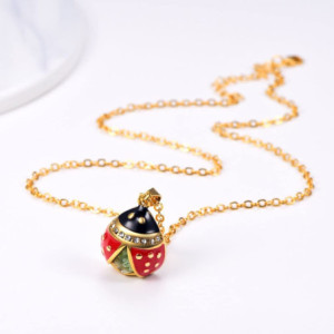 Vue détaillée Collier Pendentif Coccinelle chaîne plaquée Or 18 Carats