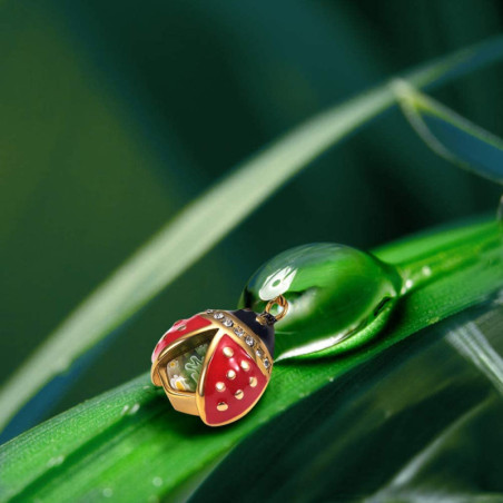 Vue générale Collier Pendentif Coccinelle chaîne plaquée Or 18 Carats
