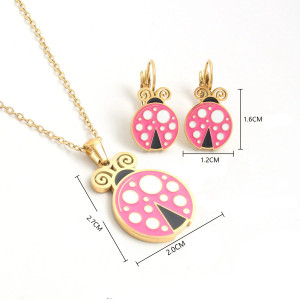 Dimensions Ensemble Collier et Boucles d'Oreilles Coccinelle Couleur Or