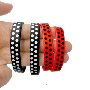 Vue générale Bracelet Coccinelle en Silicone pour faire la fête !
