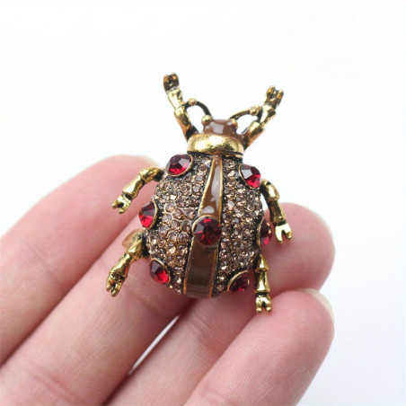 Broche Coccinelle Scintillante en Rouge Passion et Bleu Mystère Couleur Rouge