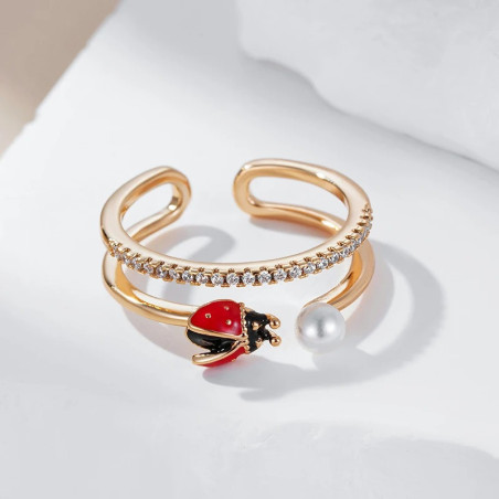 Vue de face Bague Coccinelle Volante et Perle blanche Redimensionnable en or Rose 585