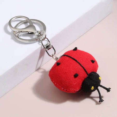 Vue de côté Porte-clés Coccinelle Petite Coccinelle en Tissu