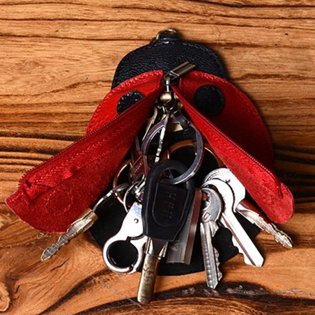 Vue détaillée du Porte-clés Petit Porte-Monnaie Coccinelle en Cuir de Vache véritable