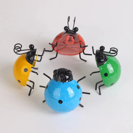 Vue détaillée Décoration Murale Coccinelle 3D en Métal - 9 cm - 4 couleurs au choix !