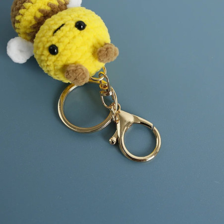 détail de l'accroche du Porte-clés Abeille au Petit Sourire Tendre