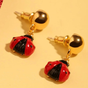 Vue générale des boucles d'Oreilles Charms Coccinelle Élégance Dorée