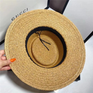 Vue Arrière du Chapeau de paille rétro tressé pour femme avec petite abeille et ruban