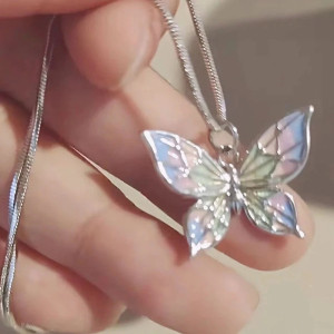 Vue détaillée Collier papilion vintage multicolore