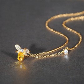 Collier femme avec pendentif en forme de petite abeille