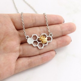 Collier en forme d'abeille avec pendentif nid abeille argent