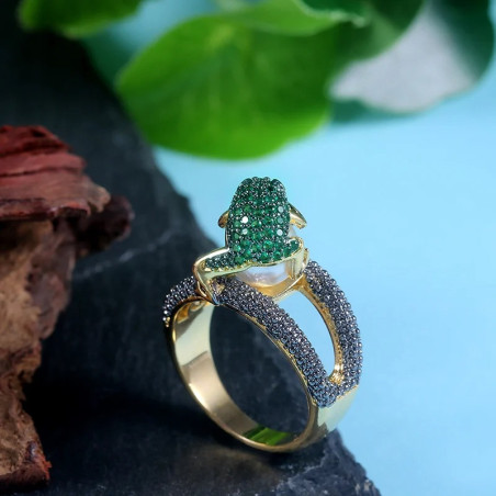 détails de la Bague Grenouille "Perle Enchantée"