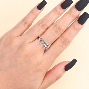 vue portée de la Bague Grenouille Danse Aquatique