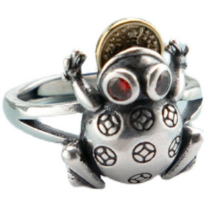 détatills de la Bague Crapaud Gardien des Trésors