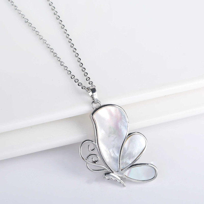 Collier Papillon Éclat Nacré