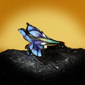 Anello Farfalla Ali Smaltate Blu Notte – Gioiello Elegante