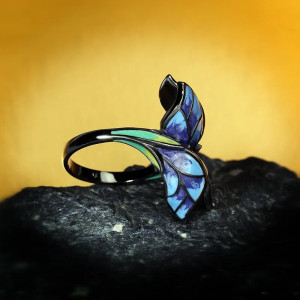 Anello Farfalla Ali Smaltate Blu Notte – Gioiello Elegante