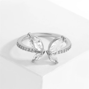 Anello Farfalla Elegante con Zirconi – Regolabile e Raffinato
