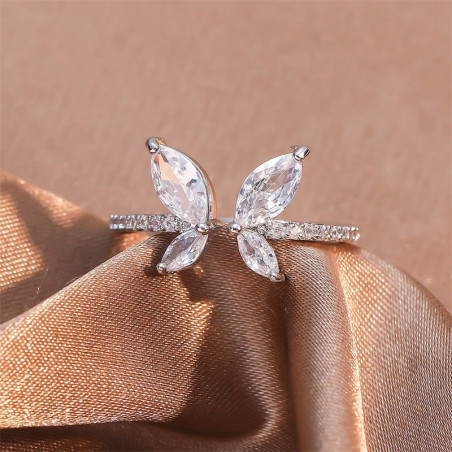 Anello Farfalla Elegante con Zirconi – Regolabile e Raffinato