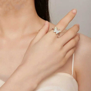Anello Farfalla Argento 925 'Ali d'Opale' | Gioiello Unico