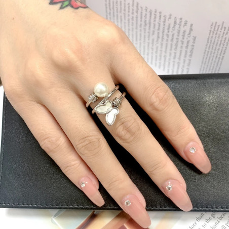 Anello Farfalla 'Perla Splendente' - Eleganza e Stile Unico