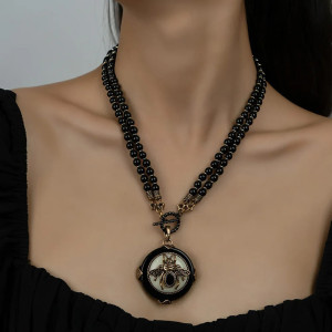 Collana Ape Maestà Notturna | Gioiello Elegante Rame & Resina