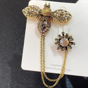 Spilla Ape Maestà Solare – Eleganza Regale con Catene Strass