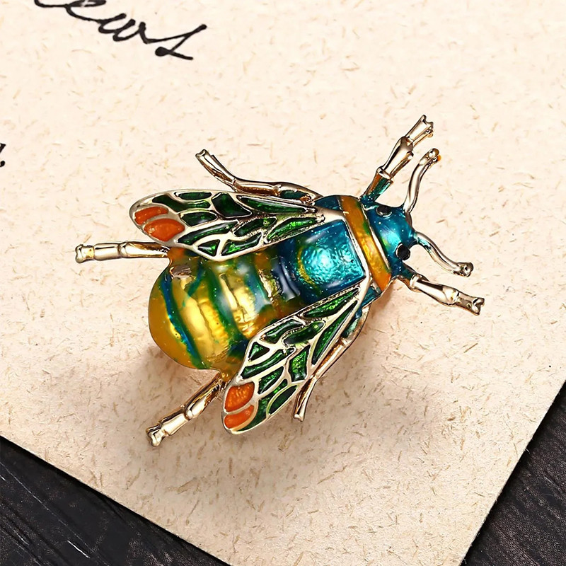 Spilla Ape Smeraldo Incantato - Gioiello Elegante e Colorato