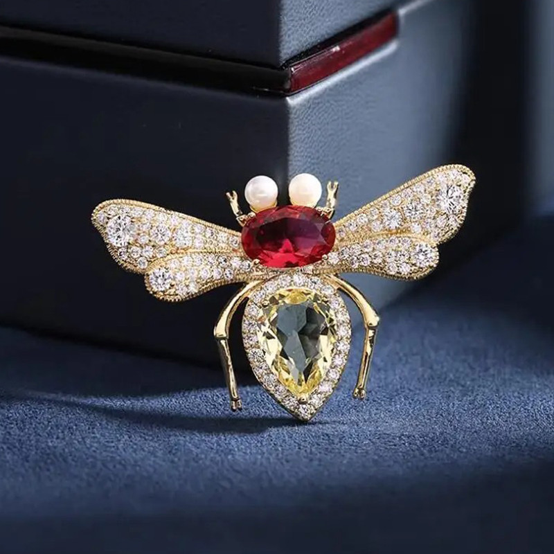 Spilla Ape Prestige Regale - Eleganza Lussuosa e Raffinata