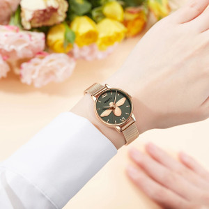 Orologio Ape 'Smeraldo Dorato' - Eleganza Ispirata alla Natura