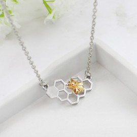 Collier pendentif en forme de nid d'abeille argenté avec abeille de coleur or