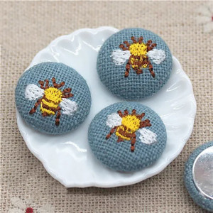 Bottoni Ricamati Ape "Dolcezza Campestre" - 17mm - Set da 10
