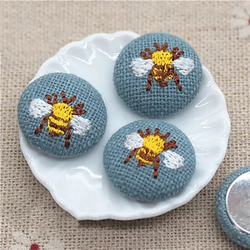 Bottoni Ricamati Ape "Dolcezza Campestre" - 17mm - Set da 10