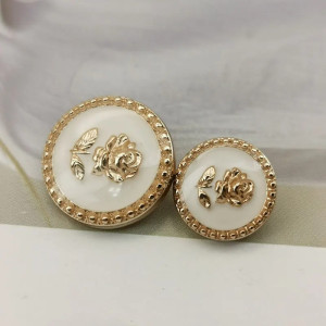 Bottone Eleganza Floreale Vintage | Accessorio Chic e Retrò