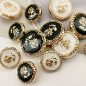 Bottone Eleganza Floreale Vintage | Accessorio Chic e Retrò