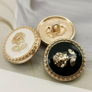 Bottone Eleganza Floreale Vintage | Accessorio Chic e Retrò
