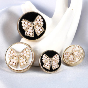 Bottone Gioiello "Fiocco Perlato" | Accessorio Chic e Originale