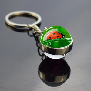 Portachiavi Coccinella "Risveglio Naturale" – Eleganza e Fortuna