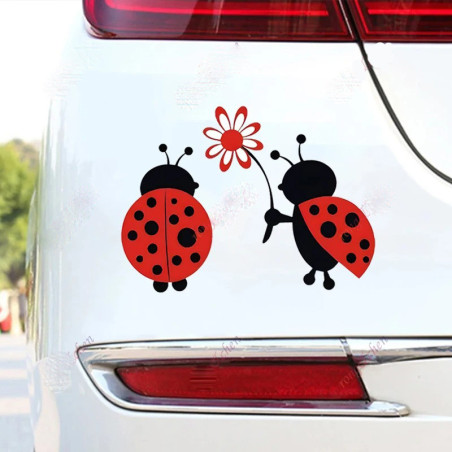 Adesivo Coccinella Innamorata – Carino, Poetico & Resistente