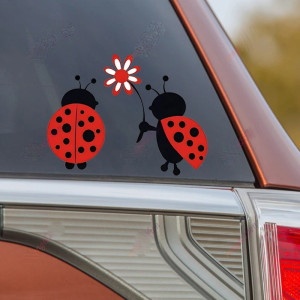 Adesivo Coccinella Innamorata – Carino, Poetico & Resistente