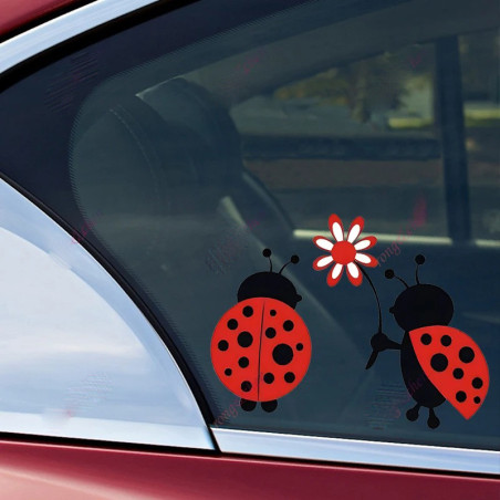 Adesivo Coccinella Innamorata – Carino, Poetico & Resistente