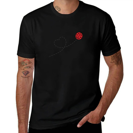 Maglietta Coccinella Uomo "Volo Incantato" | Idea Regalo Originale