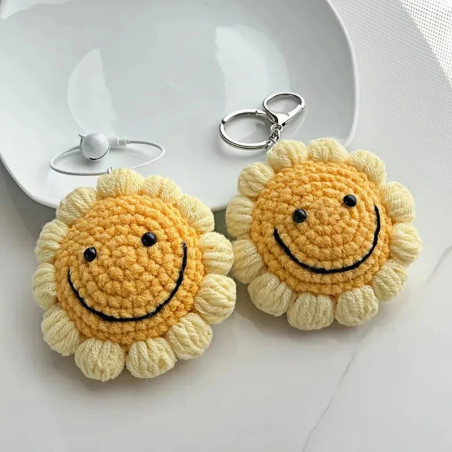Portachiavi Sole Sorridente Fatto a Mano – Uncinetto & Natura